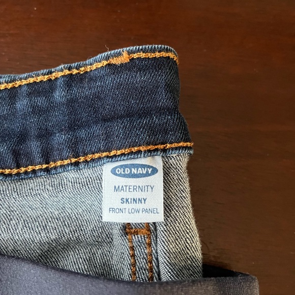 Old Navy Maternity Skinny Jeans EUC - Picture 2 of 3